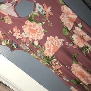 Super cute dress, super soft material!